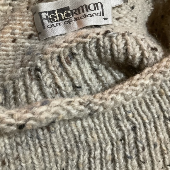 “Fisherman out of Ireland” 100% wool, made in Ireland sweater. - Picture 8 of 11